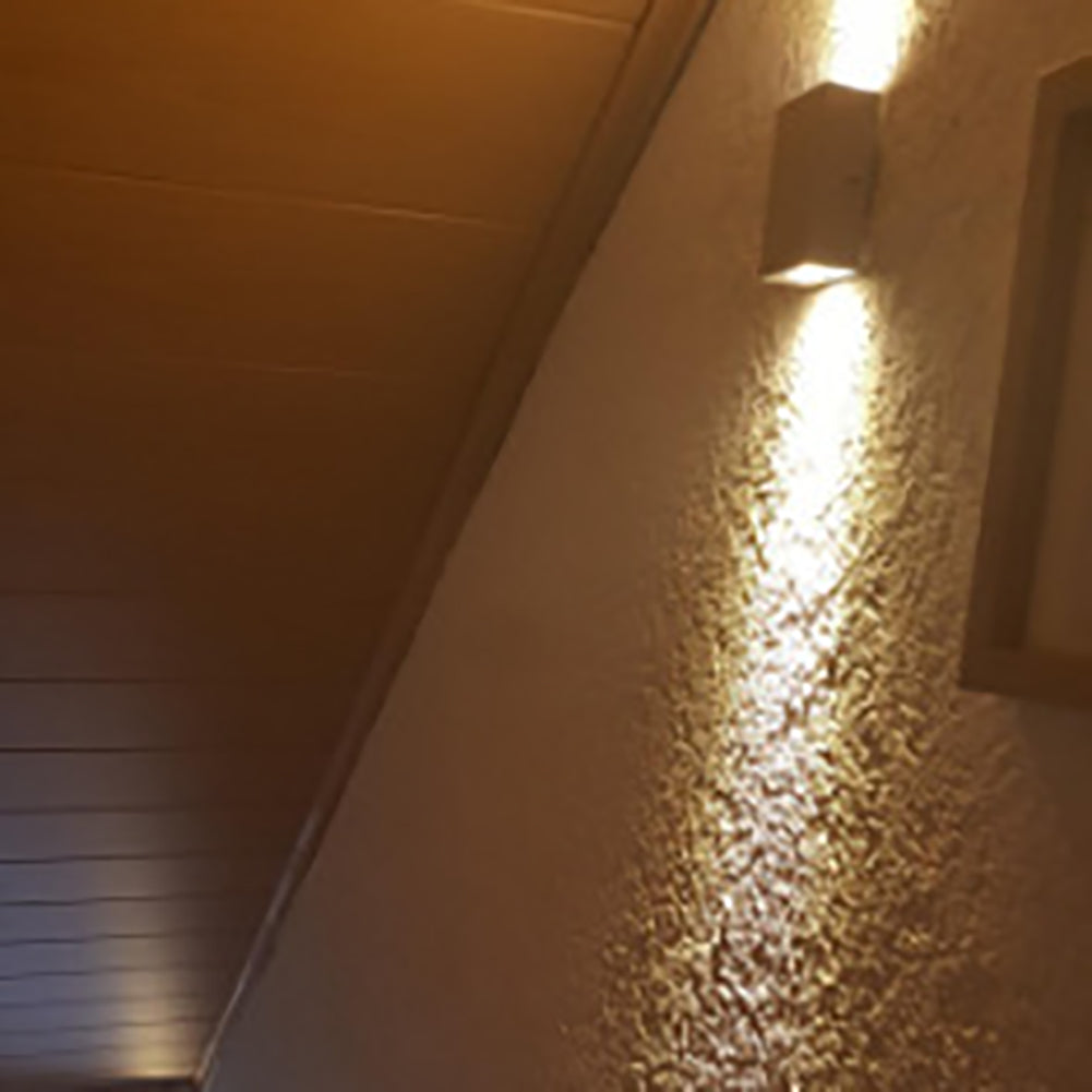 Moderne Einfachheit Wasserfest Aluminium Kubische LED Wandlampe Für Außenpatio | Karnz