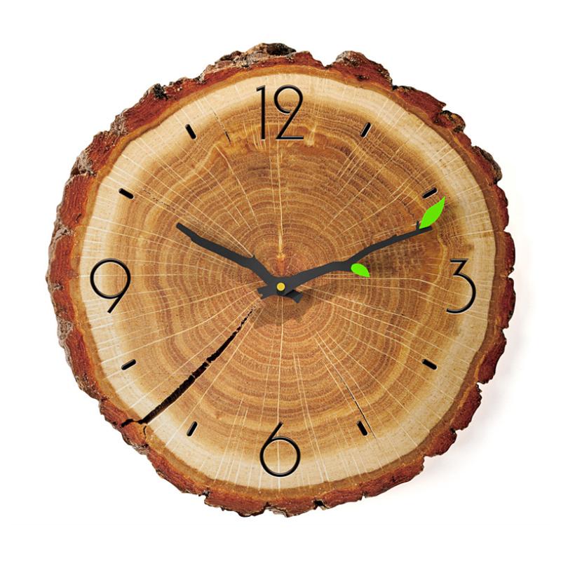 Wanduhr mit Jahresringen aus Holz