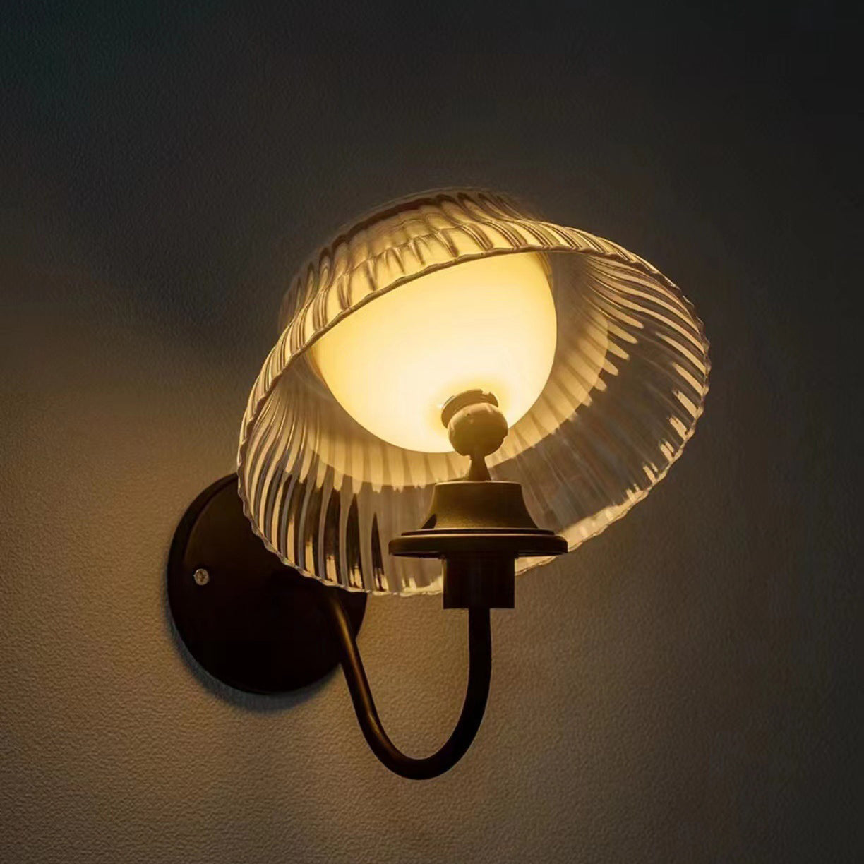 Zeitgenössische Retro Solar Eisenlegierung Kunststoff LED Wasserdichte Wand Sconces Lampe für Außenbereich | Karnz
