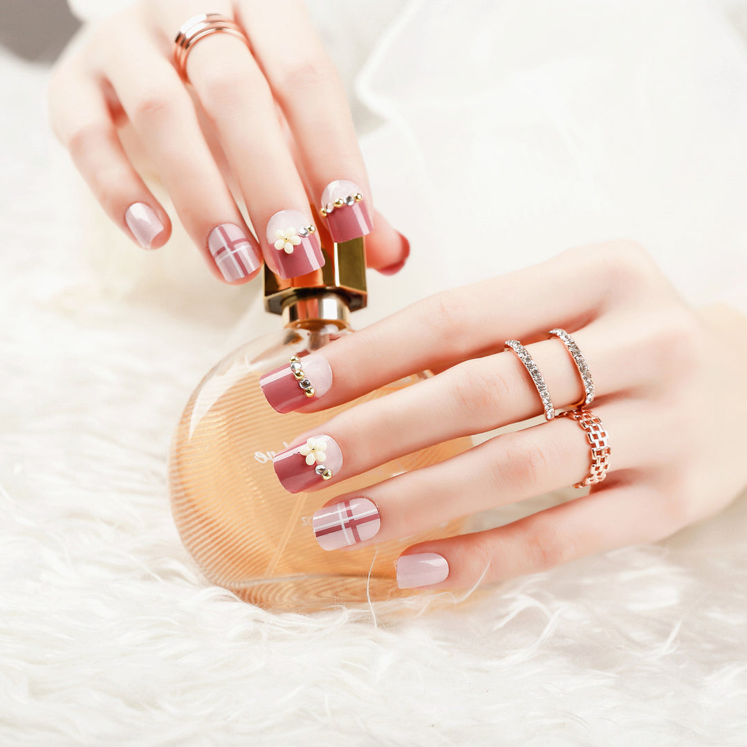 Elegantes dekoratives Press-On-Nagelset