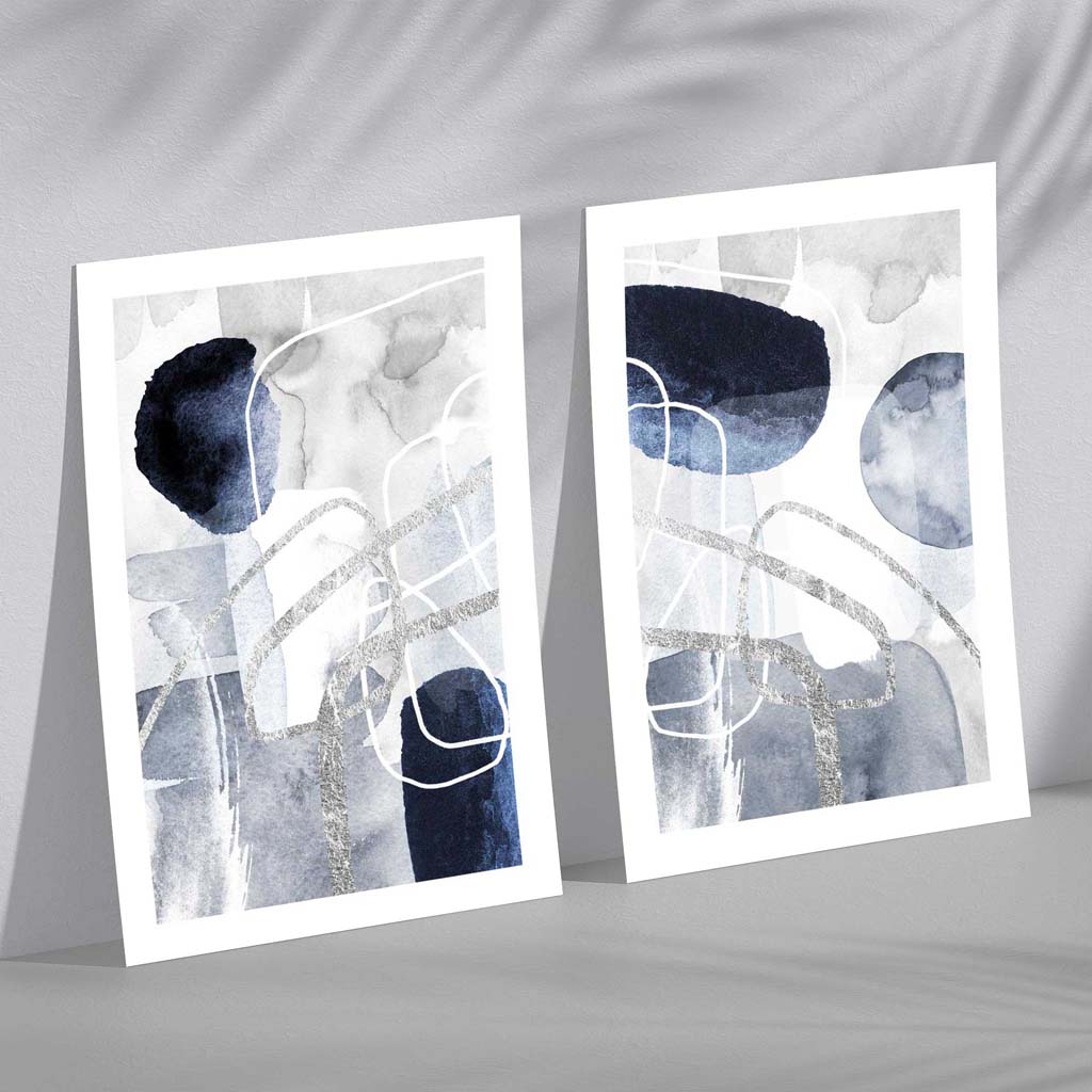 Set aus 2 gerahmten Kunstdrucken mit abstrakten Formen in Blau und Silber