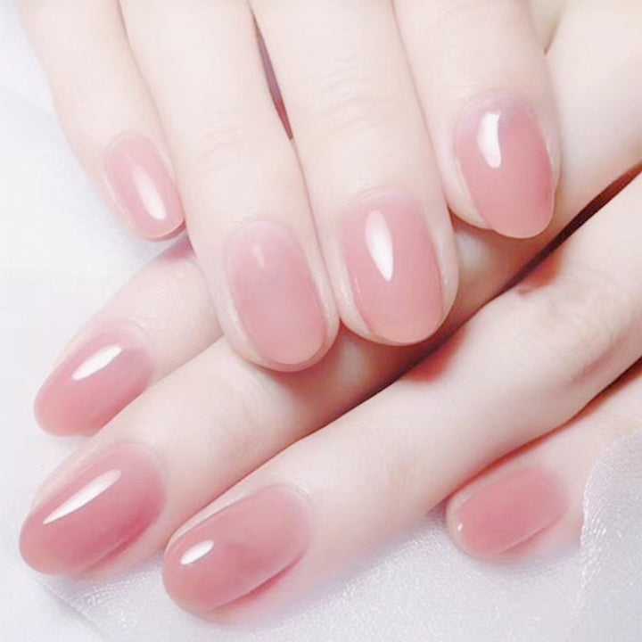 Elegante Kunstnägel im natürlichen Look Karnz