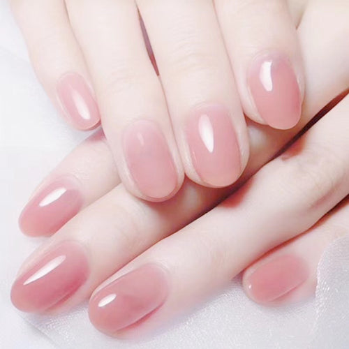 Elegante Kunstnägel im natürlichen Look Karnz