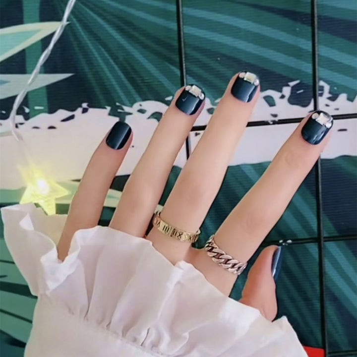 Chic Press-On-Nagelspitzen mit Strass-Akzenten