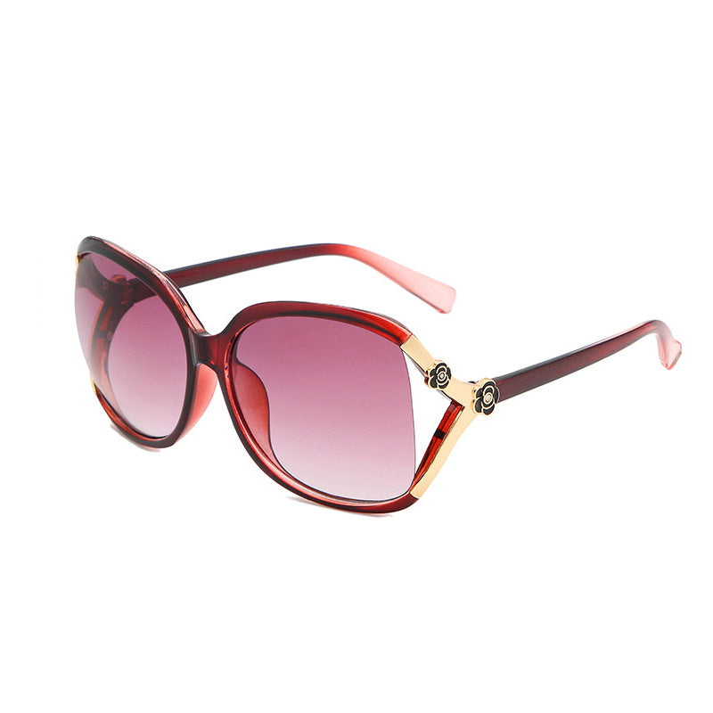 Damen Oversized Designersonnenbrille mit luxuriösen Akzenten Karnz