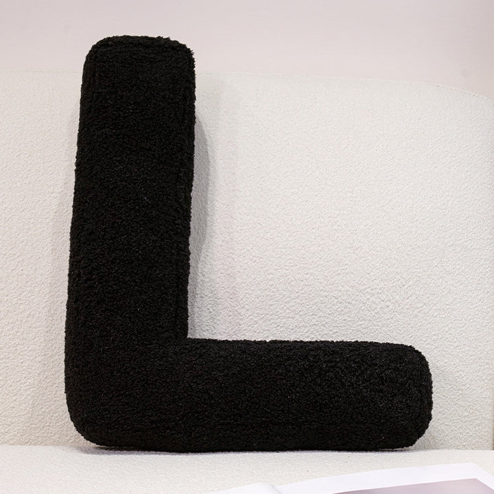 Plüsch-Kuschelkissen mit Buchstaben- und Herzmotiven
