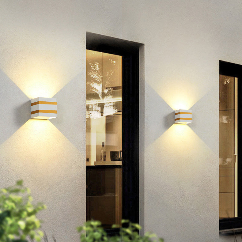 Outdoor Minimalistische Quadratische Würfel Aluminium Wasserdichte LED Wandlampe | Karnz