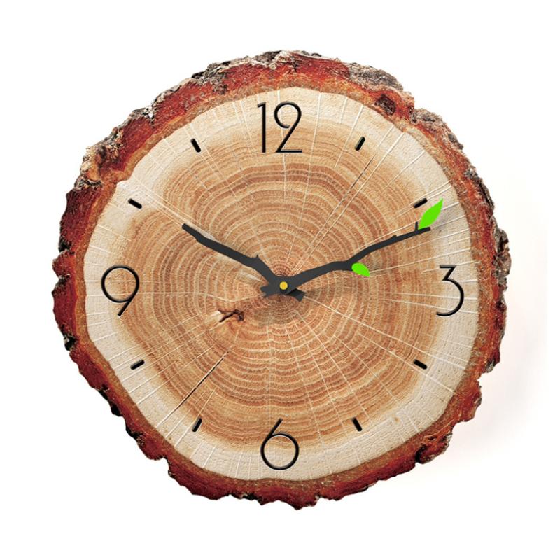 Wanduhr mit Jahresringen aus Holz