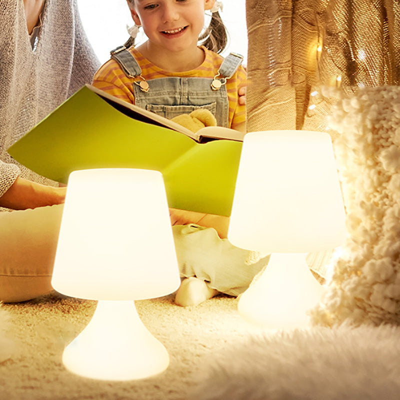 Moderne Minimalistische PE Becherform USB LED Tischlampe Nachtlicht für Außenpatio | Karnz