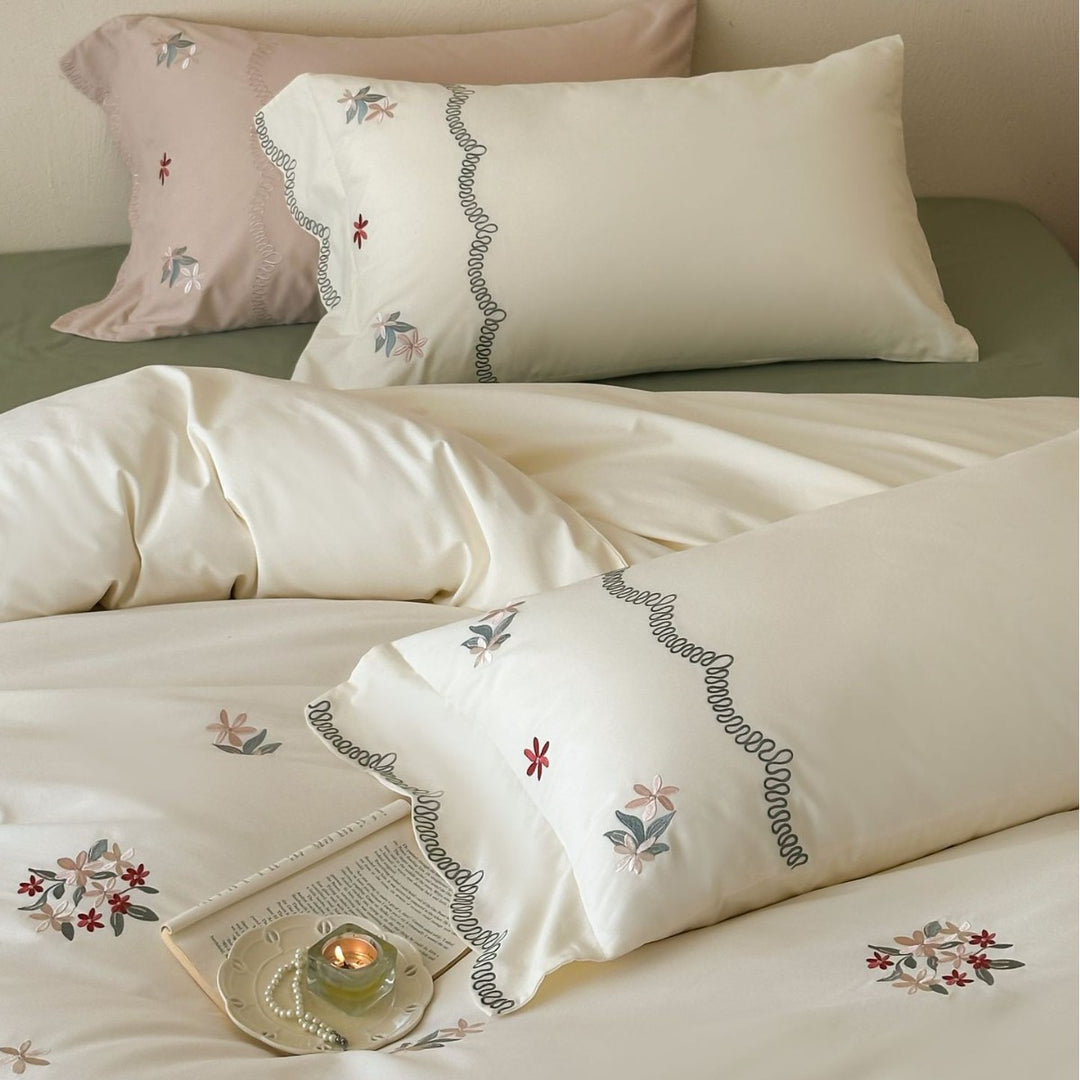 Elegantes Baumwoll-Bettwäscheset mit Stickerei und Schleifen