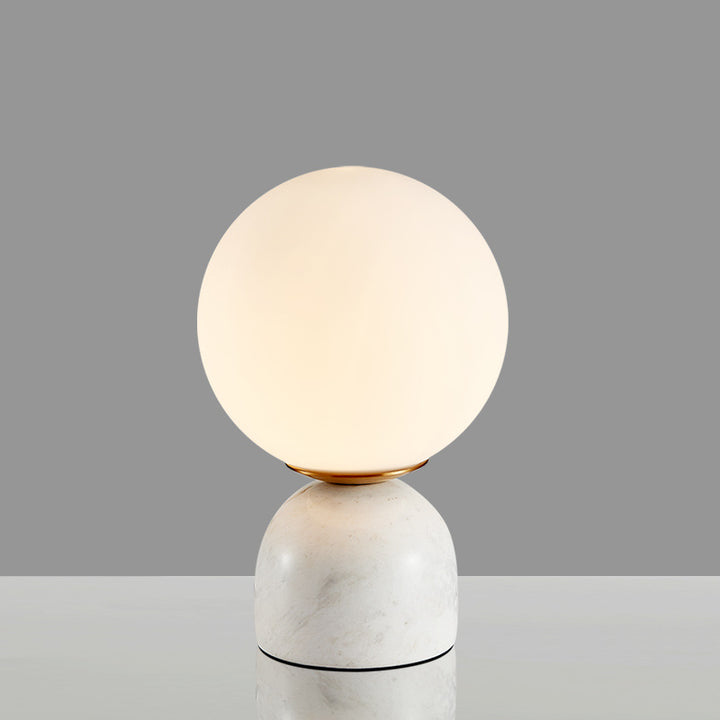 Moderne Kugeltischlampe mit stilvoller Basis