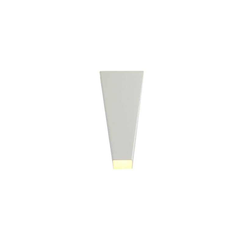 Simplistischer Stil Trapez-Wandwaschlicht Aluminium Warm/Weiß Beleuchtung LED Nachttisch-Wandleuchte in Schwarz/Weiß | Karnz