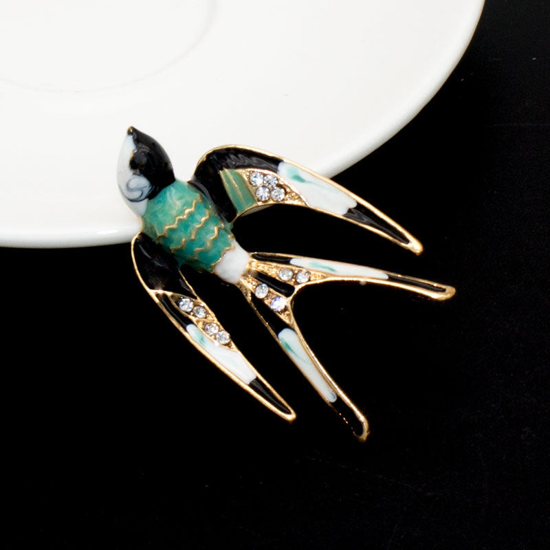 Emaillierte Vogel Brosche Karnz
