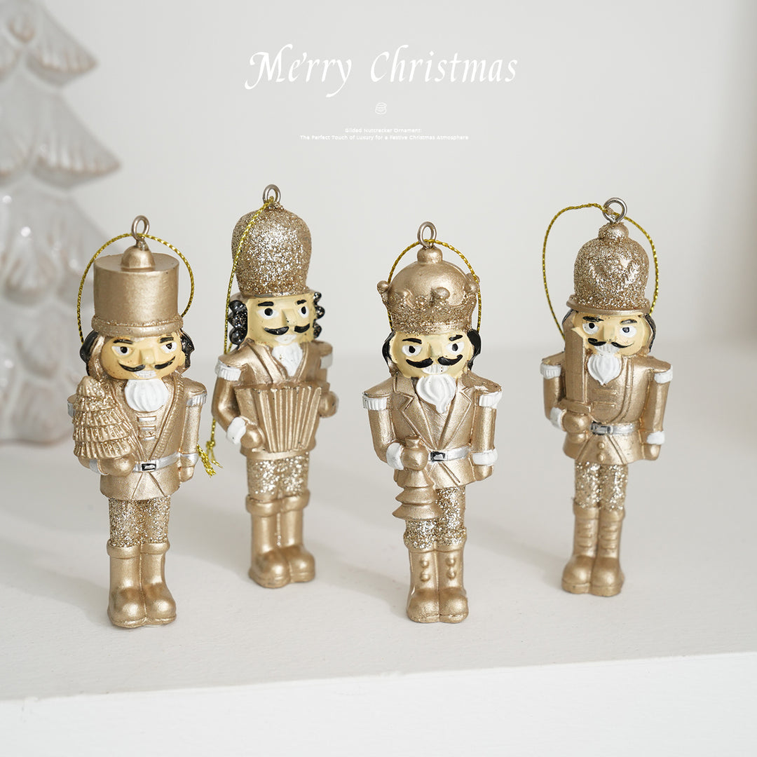 Goldener Nussknacker-Anhänger aus Kunstharz für den Weihnachtsbaum