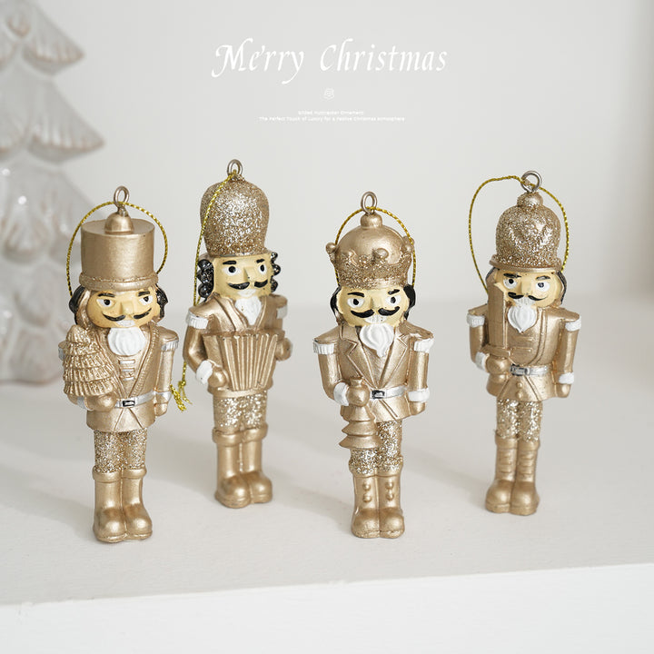 Goldener Nussknacker-Anhänger aus Kunstharz für den Weihnachtsbaum