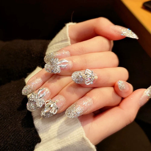 Glamouröses Nagelkunst-Set mit Strass-Akzenten zum Aufkleben
