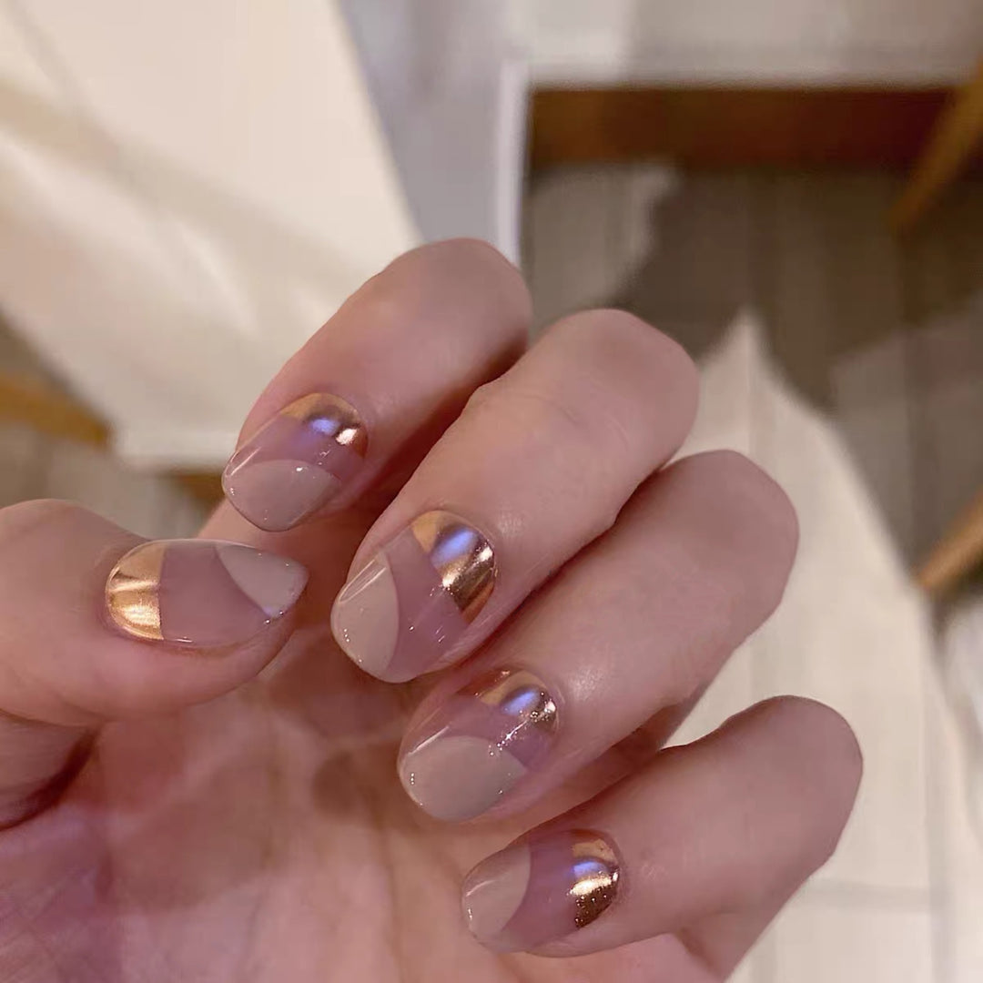Kunstnägel mit edlem Design und Metallic-Finish Karnz