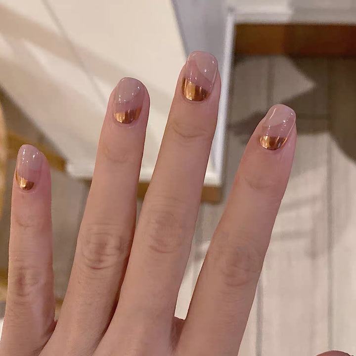 Kunstnägel mit edlem Design und Metallic-Finish Karnz