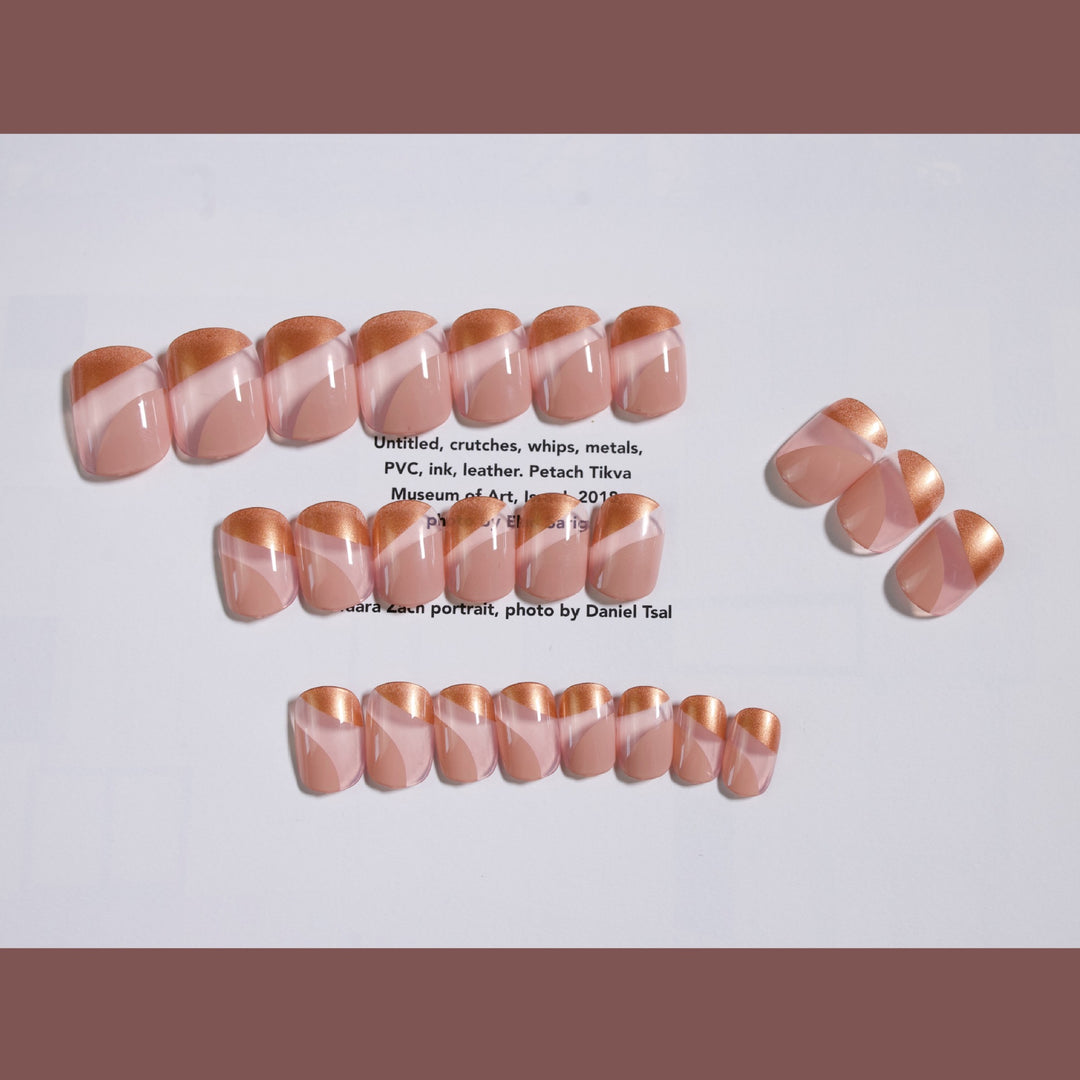 Kunstnägel mit edlem Design und Metallic-Finish Karnz