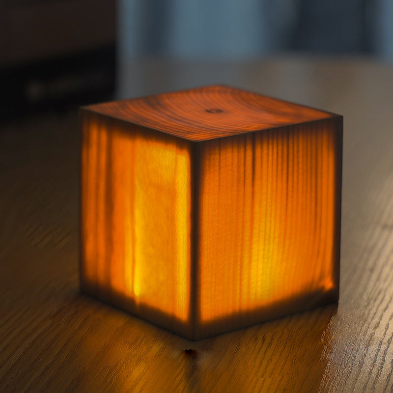 Stylische LED Tischlampe - WoodGlow | Karnz