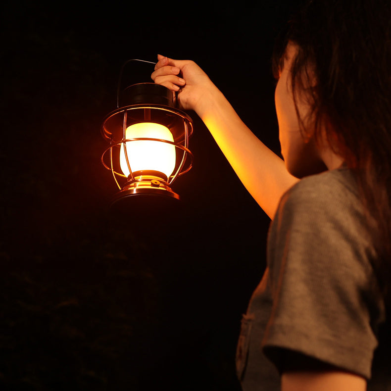 Traditionelles Bauernhaus Wasserdichte Wiederaufladbare Eisen Acryl Zylinder LED Tischlampe Für Unterhaltungsraum | Karnz