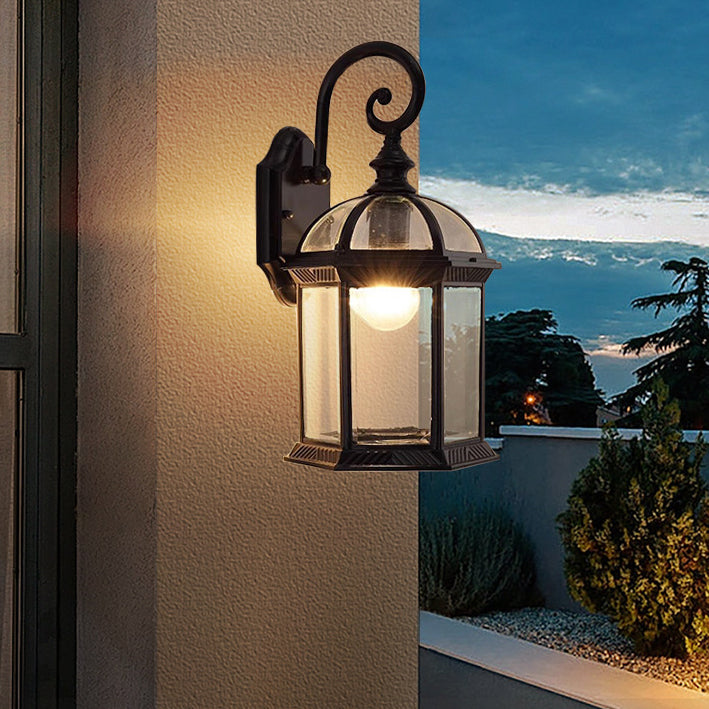 Traditioneller Vintage sechseckiger Schloss-Aluminium-Glas 1-Licht Außenwandlaterne für Garten | Karnz