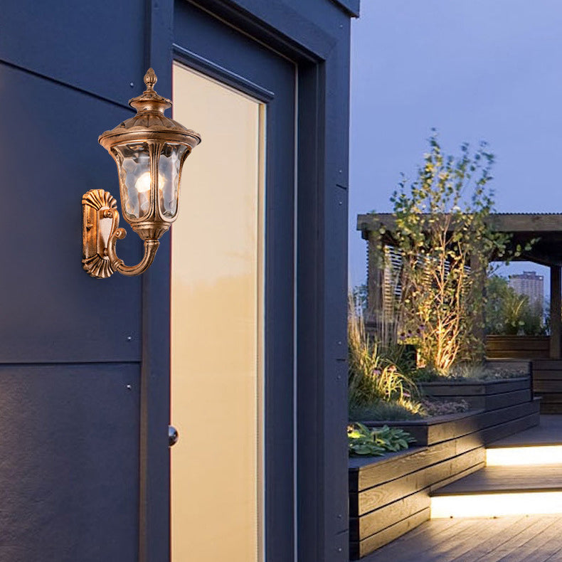 Traditionelle europäische wasserdichte kastellförmige Aluminium-Glas 1-Licht Außenwandleuchte für den Garten | Karnz