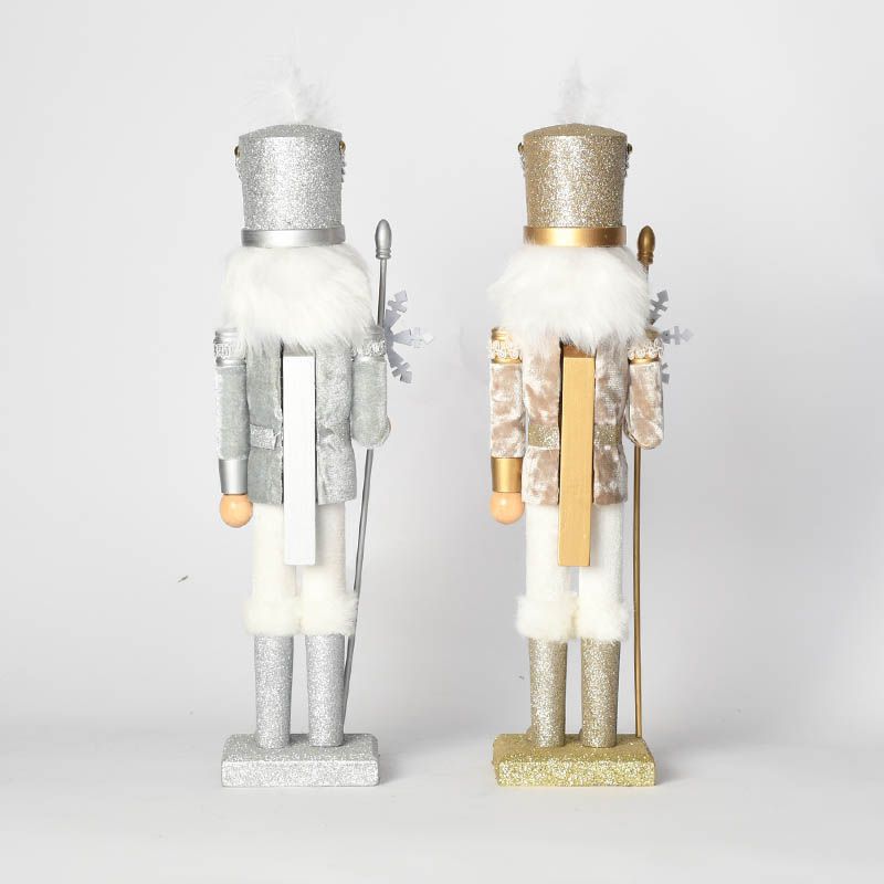 Dekorative Nussknacker-Figur aus Holz mit Schneeflocken-Design