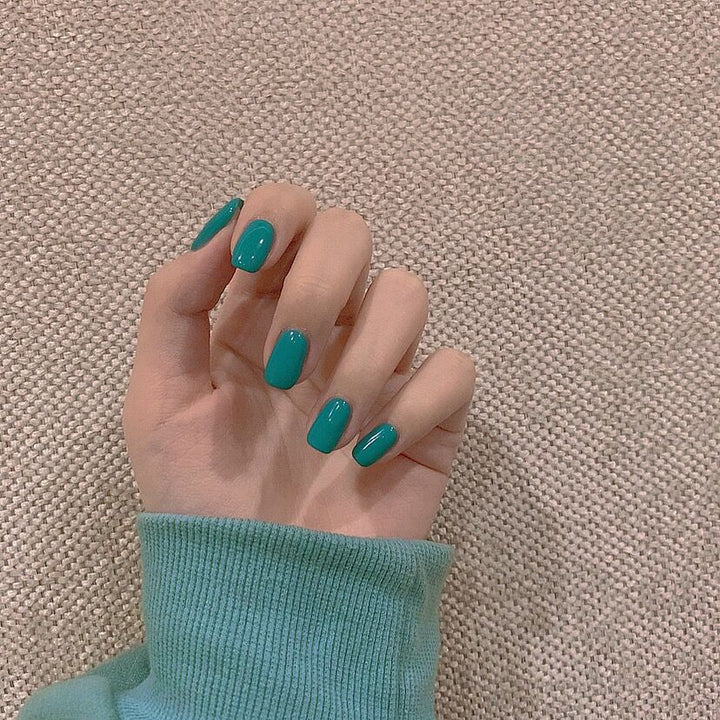 Künstliche Nagelverlängerungen mit modernem Design Karnz