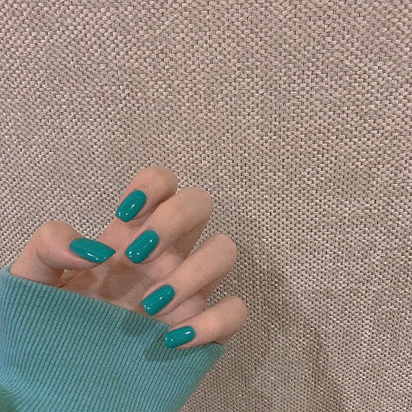 Künstliche Nagelverlängerungen mit modernem Design Karnz