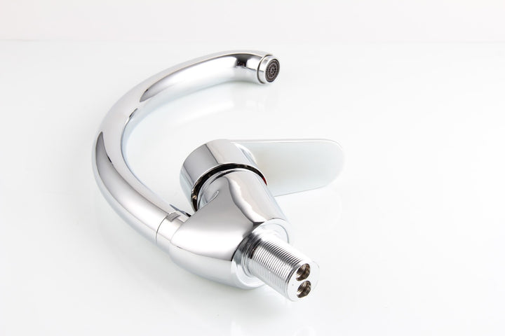 Edelstahl-Küchenarmatur mit Brausefunktion
