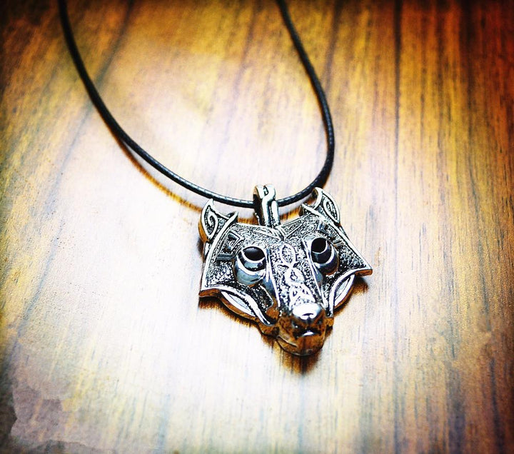 Norse Wolf Head Necklace - Kostenloser Versand! | Karnz