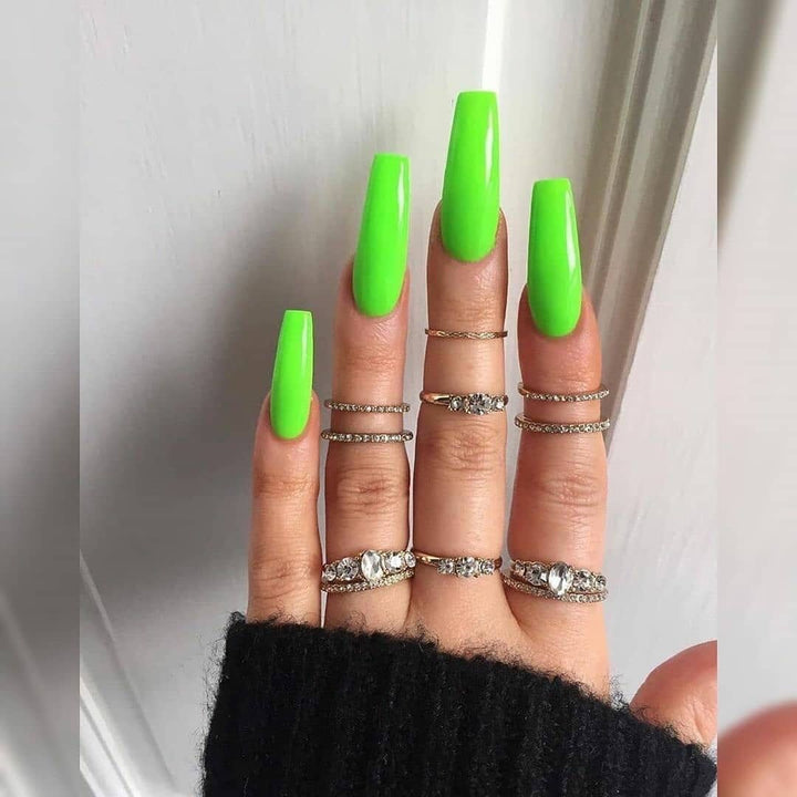 Künstliche Nagelverlängerungen mit Hochglanz-Finish Karnz
