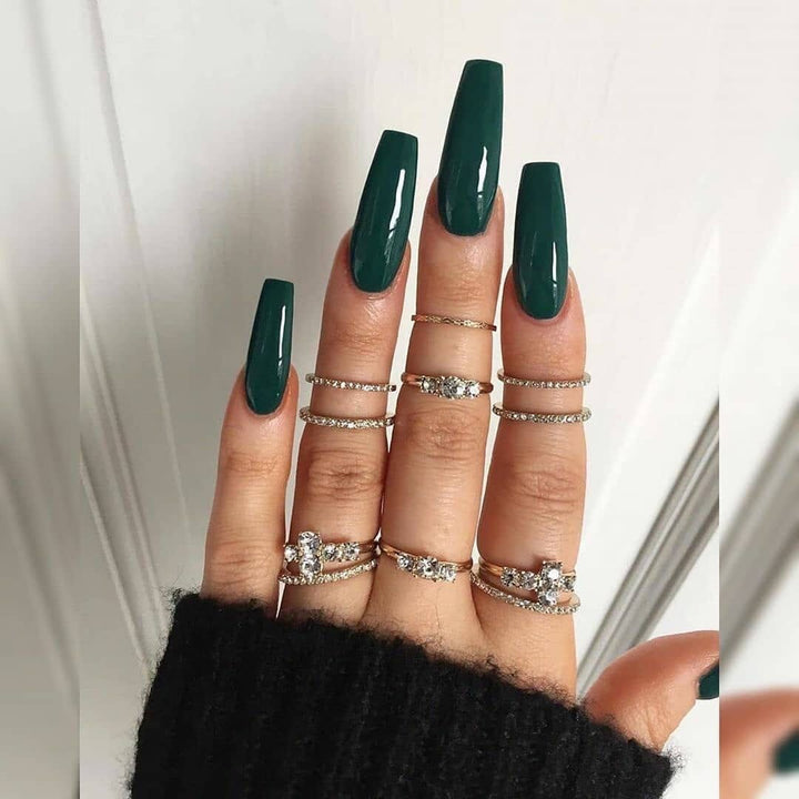 Künstliche Nagelverlängerungen mit Hochglanz-Finish Karnz