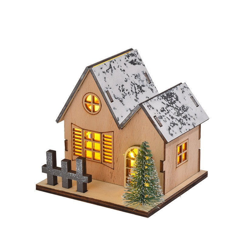 Beleuchtetes Weihnachts-Holzhaus im skandinavischen Stil