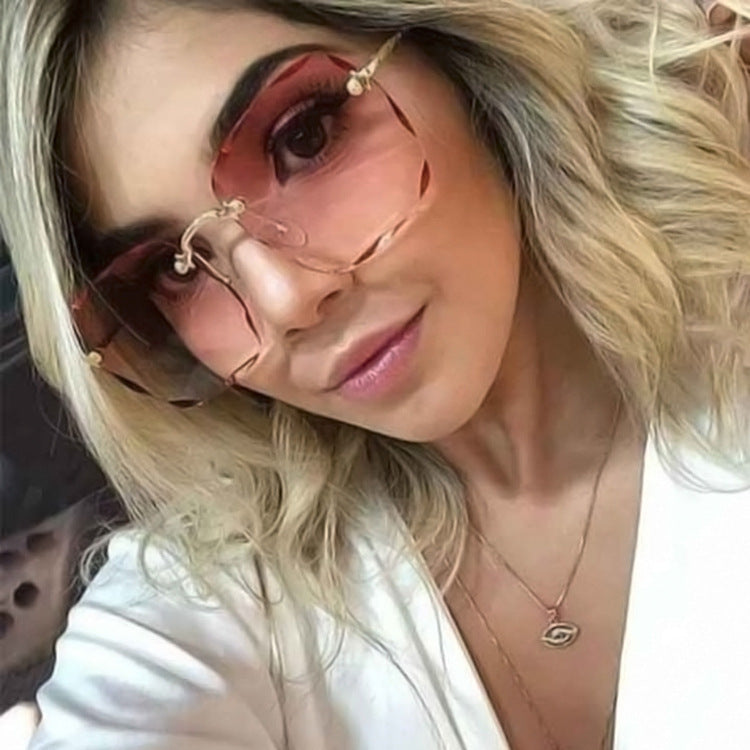 Damen trendige quadratische Sonnenbrille mit luxuriösem Metallrahmen Karnz