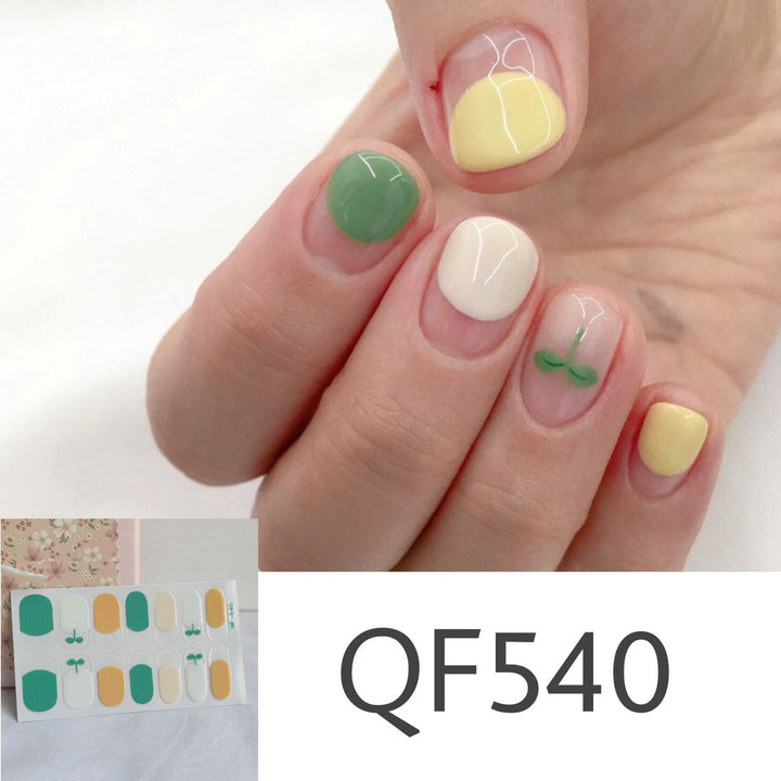 Künstliche Nagelkunst mit Sterndesign Karnz