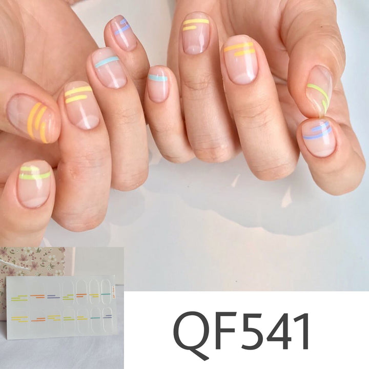 Künstliche Nagelkunst mit Sterndesign Karnz