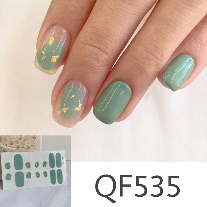 Künstliche Nagelkunst mit Sterndesign Karnz