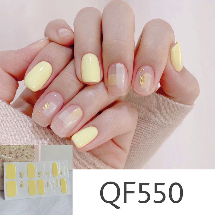 Künstliche Nagelkunst mit Sterndesign Karnz