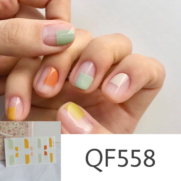 Künstliche Nagelkunst mit Sterndesign Karnz