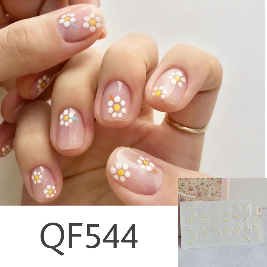 Künstliche Nagelkunst mit Sterndesign Karnz