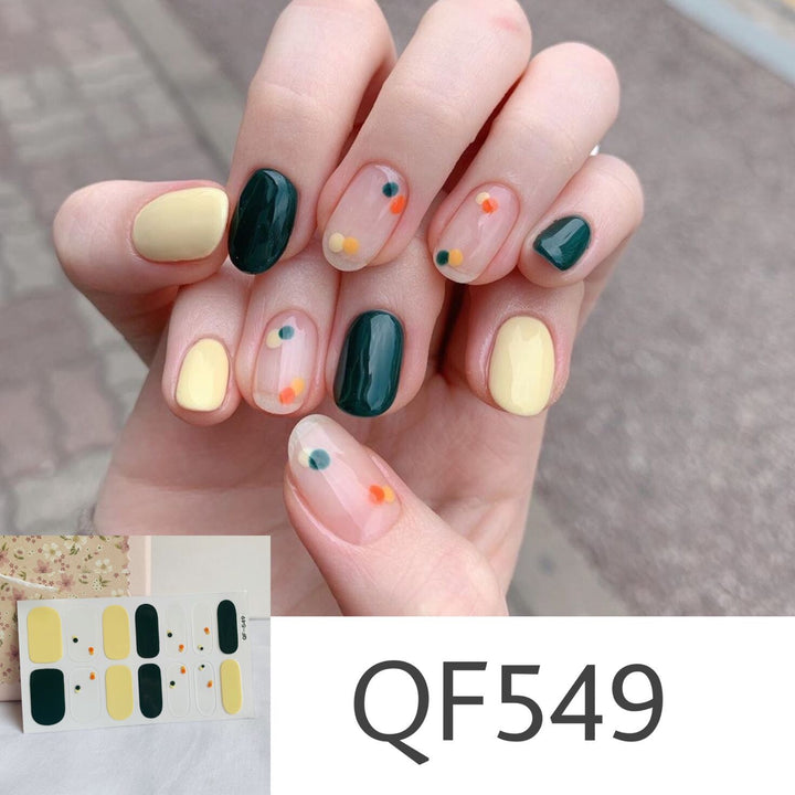 Künstliche Nagelkunst mit Sterndesign Karnz