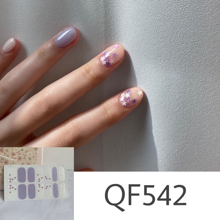 Künstliche Nagelkunst mit Sterndesign Karnz
