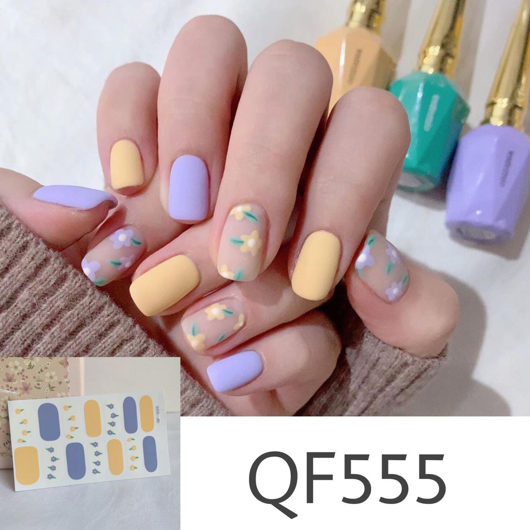 Künstliche Nagelkunst mit Sterndesign Karnz