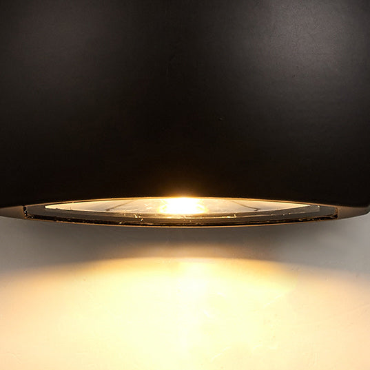 Zeitgenössische industrielle Halbkreis-Aluminium-LED-Außenwandleuchte für den Garten | Karnz