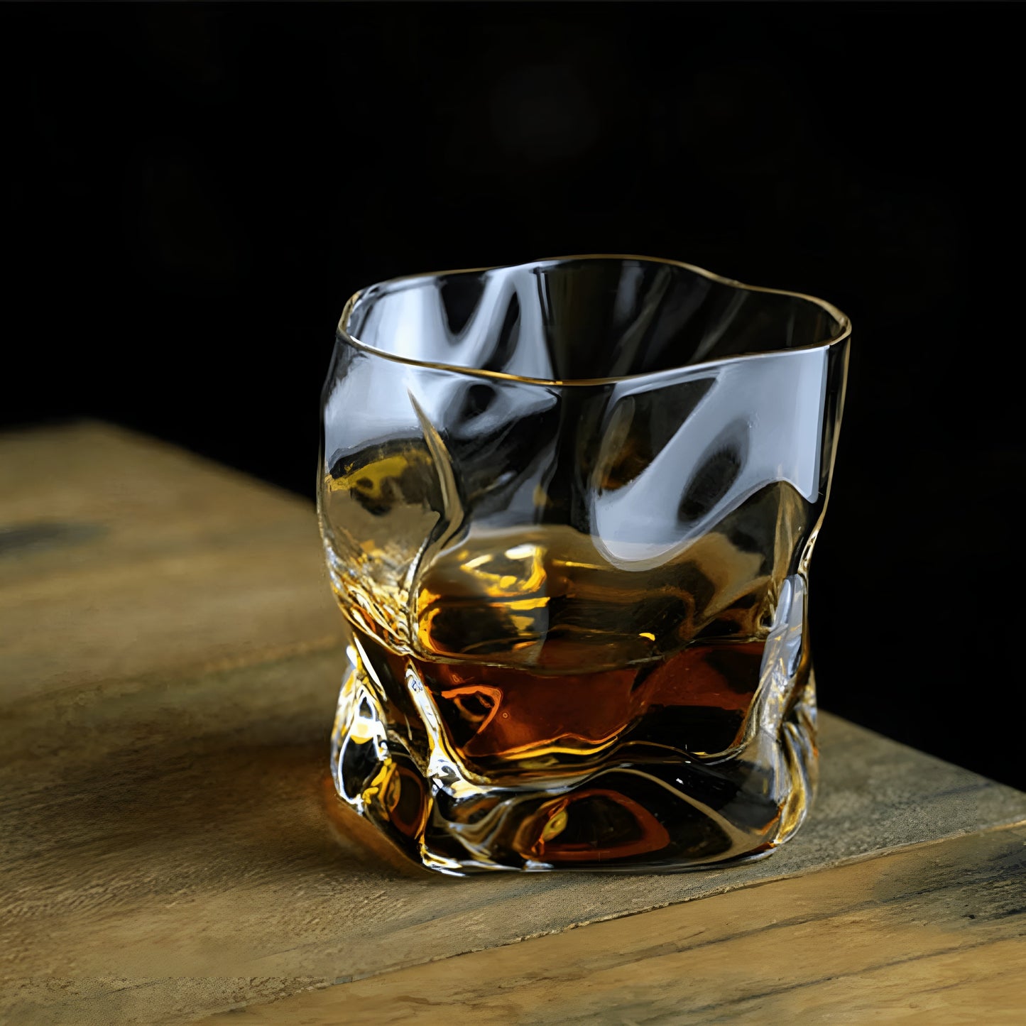 Whiskyglas im Edo-Kiriko-Stil – handgeschliffen mit einzigartigem Crumple-Design
