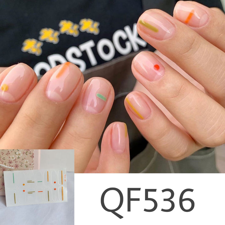 Künstliche Nagelkunst mit Sterndesign Karnz