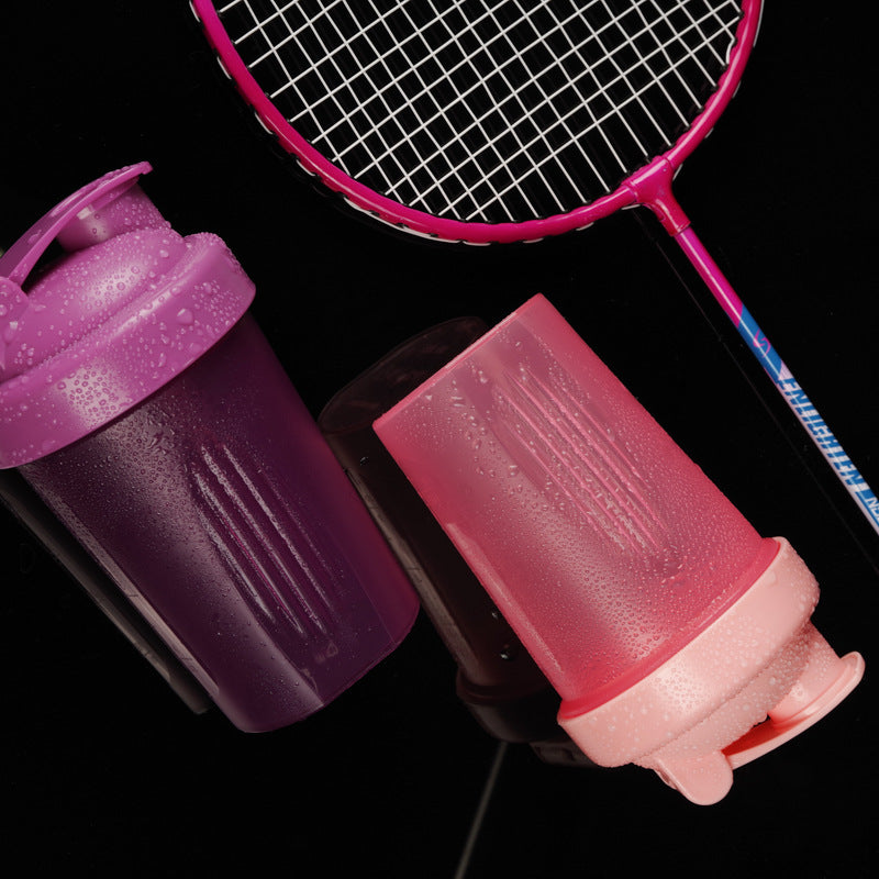 Unisex Shakerflasche mit Auslaufschutz und Messskala Karnz