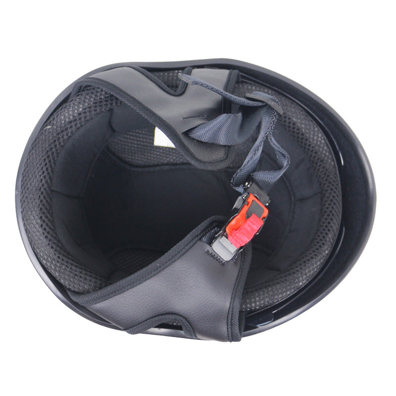 Klassischer Halbschalen-Motorradhelm mit Visier Karnz